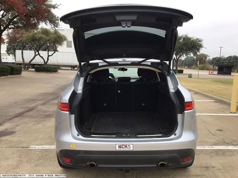 Used 2019 Jaguar F-PACE Prestige image 14