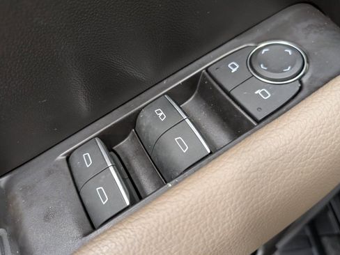 Used 2024 GMC Canyon Denali image 9