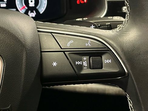 Used 2023 Audi Q8 Premium image 24