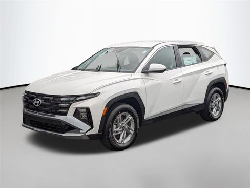 Certified 2025 Hyundai Tucson SE AWD/4WD image 1