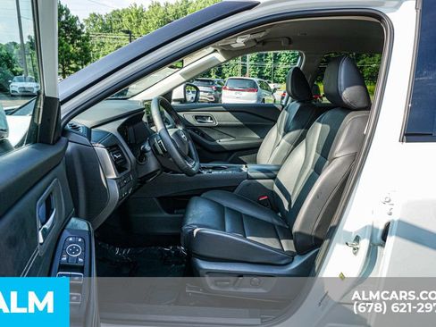 Used 2025 Nissan Rogue SL FWD image 18