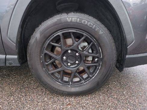 Used 2019 Toyota RAV4 XLE AWD/4WD image 11