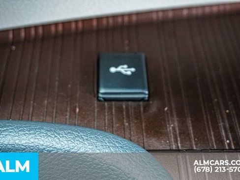 Used 2024 Toyota Sienna XLE image 44