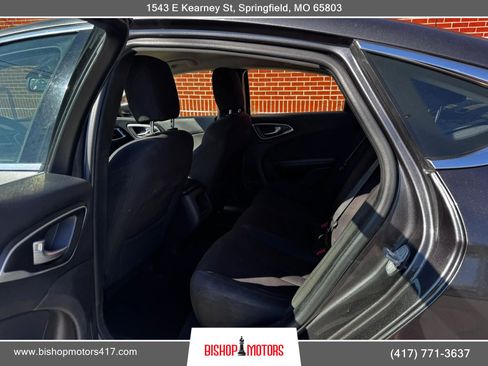 Used 2015 Chrysler 200 Limited w/ Convenience Group FWD image 11