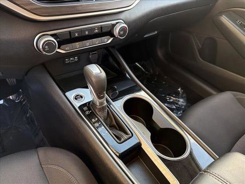 Used 2024 Nissan Altima 2.5 SV image 21