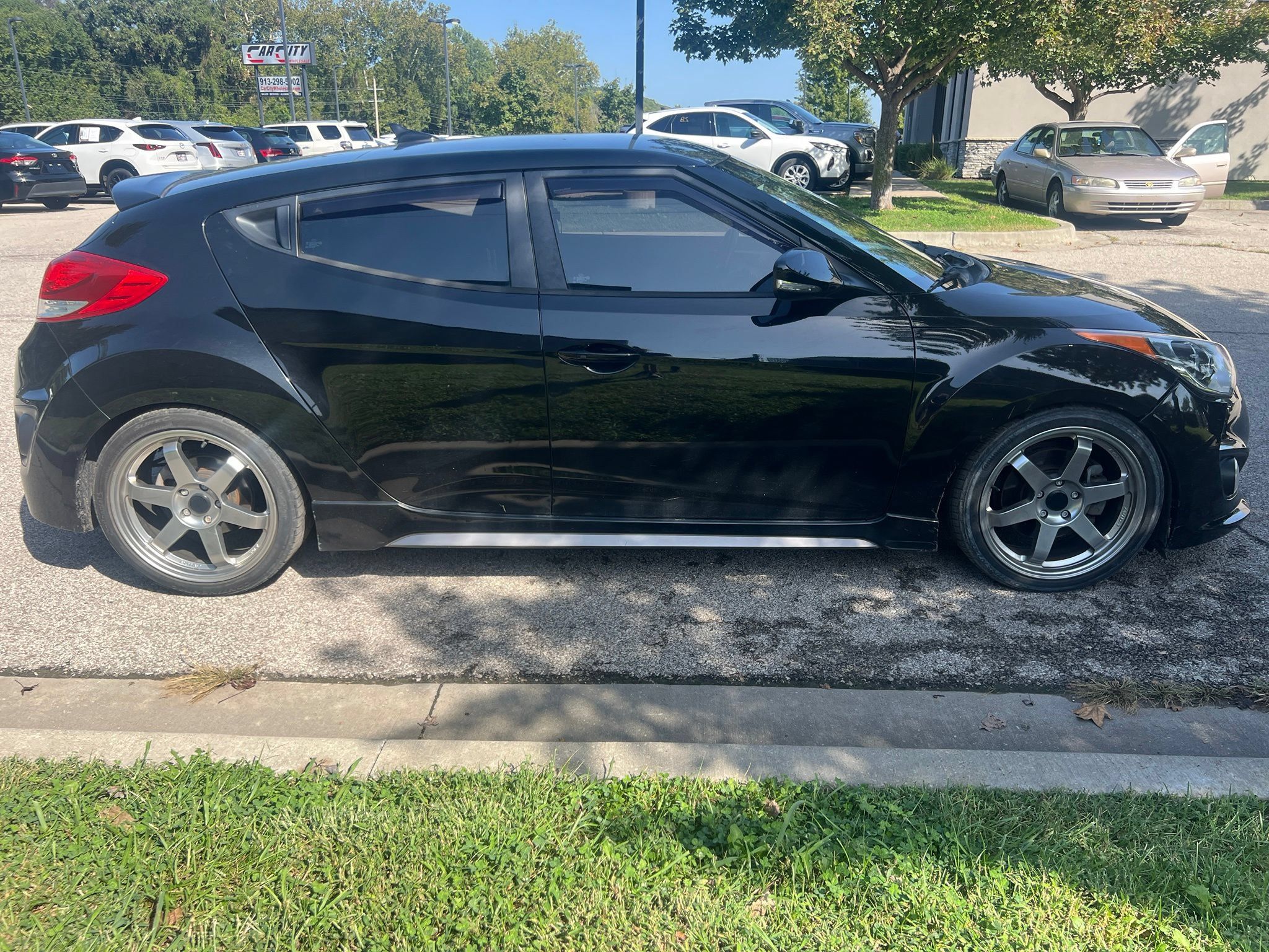 Used 2016 Hyundai Veloster Turbo FWD image 4