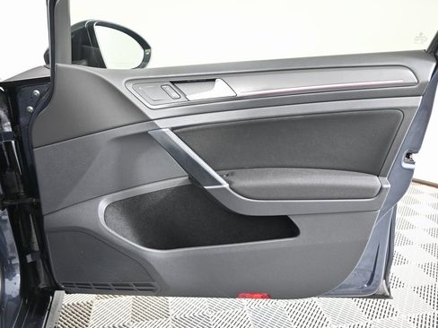 Used 2018 Volkswagen Golf 4-Door image 12