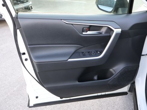 Used 2019 Toyota RAV4 XLE w/ Carpet Mat Package image 21