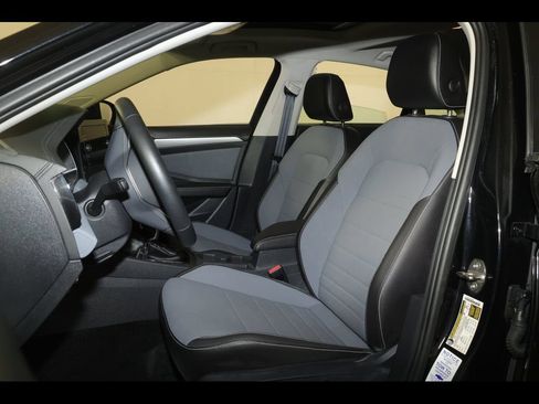 Used 2026 Volkswagen Jetta SE FWD image 23