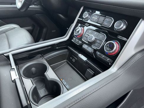 Used 2022 GMC Yukon XL Denali image 40