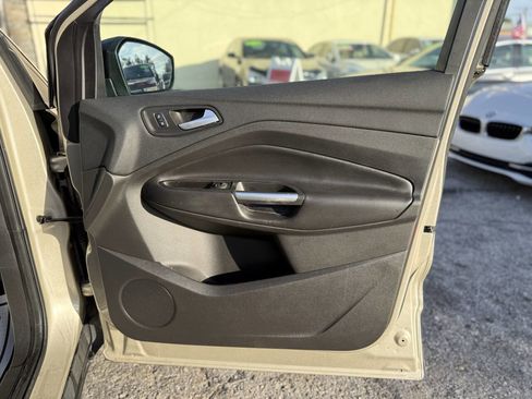 Used 2017 Ford Escape SE w/ Equipment Group 201A image 27