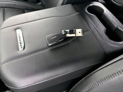 Used 2025 GMC Yukon Denali image 14