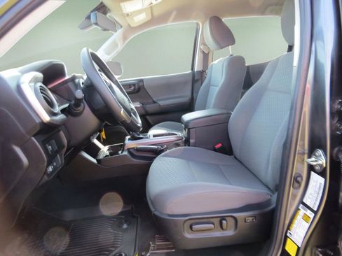 Used 2022 Toyota Tacoma SR5 w/ Technology Package image 14