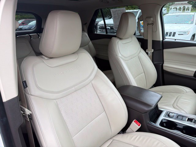 Used 2024 Ford Explorer Platinum w/ Technology Package AWD/4WD image 35