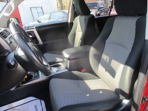 Used 2016 Toyota 4Runner SR5 AWD/4WD image 6