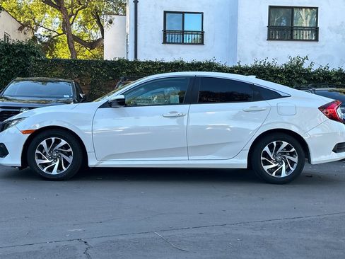Used 2018 Honda Civic EX image 7