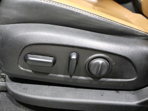 Used 2019 Chevrolet Equinox Premier image 12