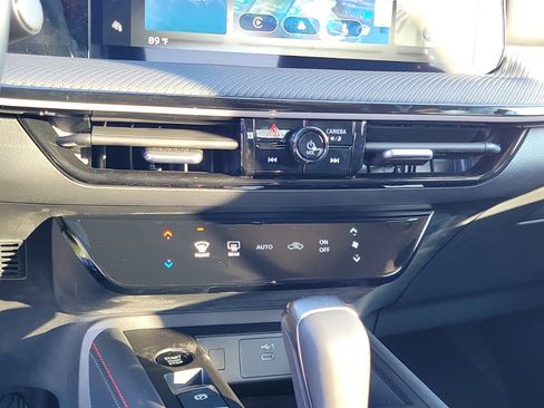 Used 2025 Nissan Kicks SR image 27