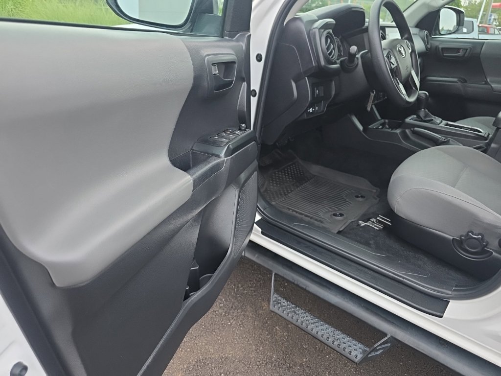 Used 2022 Toyota Tacoma SR AWD/4WD image 10