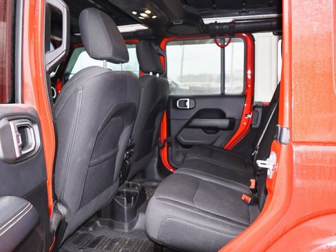 Used 2018 Jeep Wrangler Unlimited Sahara image 12