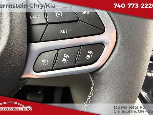 Used 2023 Chrysler Pacifica Touring-L w/ Road Tripper Package image 20