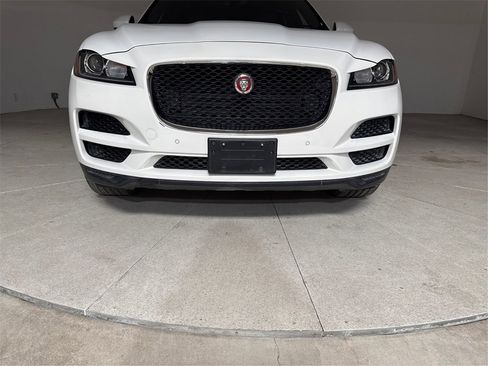 Used 2020 Jaguar F-PACE Premium image 24