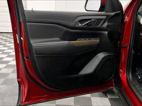 Used 2023 GMC Acadia SLE FWD image 19