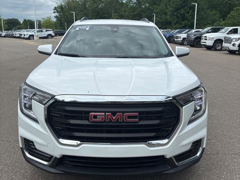 Used 2023 GMC Terrain SLE w/ Driver Convenience Package AWD/4WD image 3