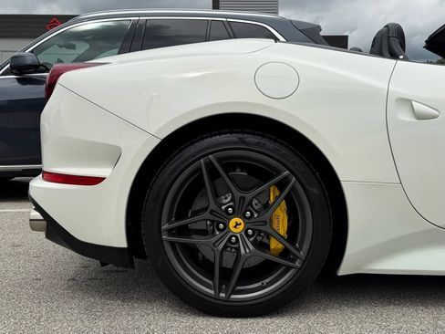Used 2015 Ferrari California T RWD image 24