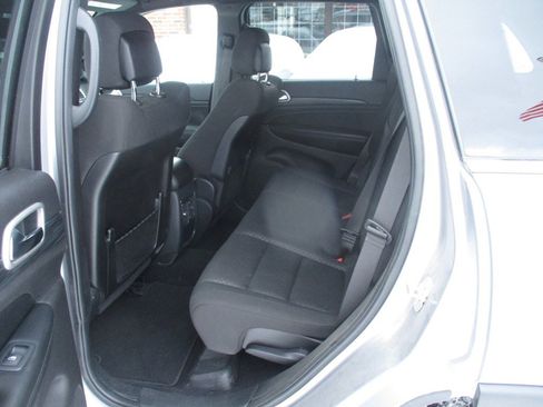 Used 2020 Jeep Grand Cherokee Laredo AWD/4WD image 8