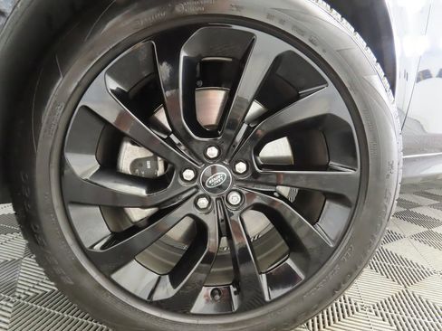 Used 2025 Land Rover Discovery Sport S image 30