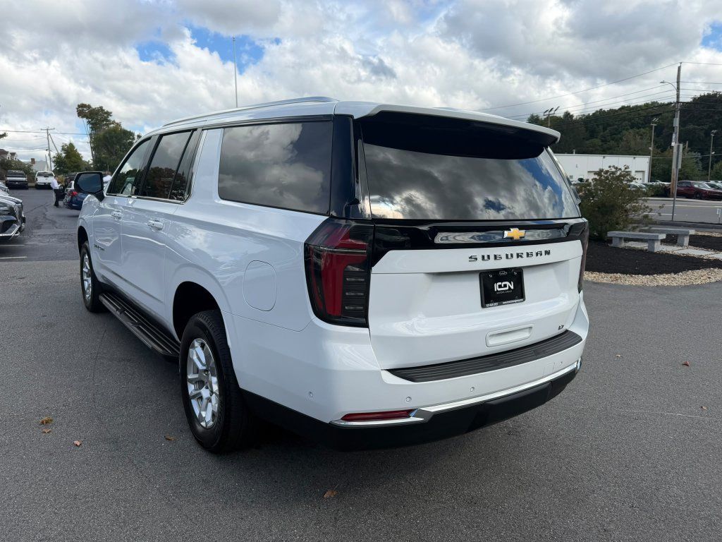 Used 2025 Chevrolet Suburban LT AWD/4WD image 3