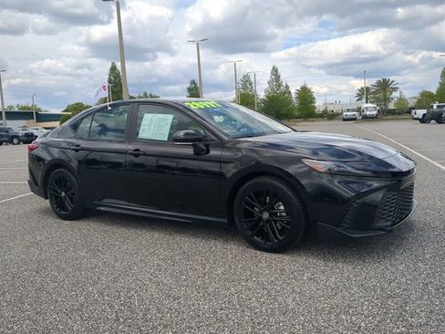 Certified 2025 Toyota Camry SE image 2