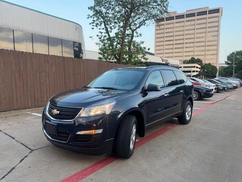 Used 2016 Chevrolet Traverse LS image 2