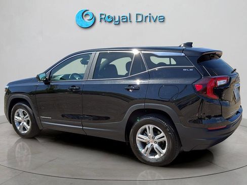 Used 2024 GMC Terrain SLE AWD/4WD image 4