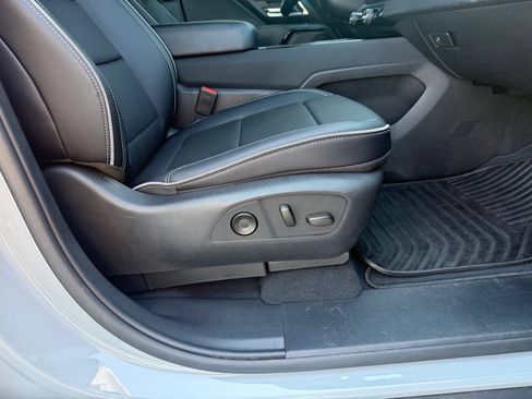 Used 2025 Chevrolet Silverado EV LT AWD/4WD image 21