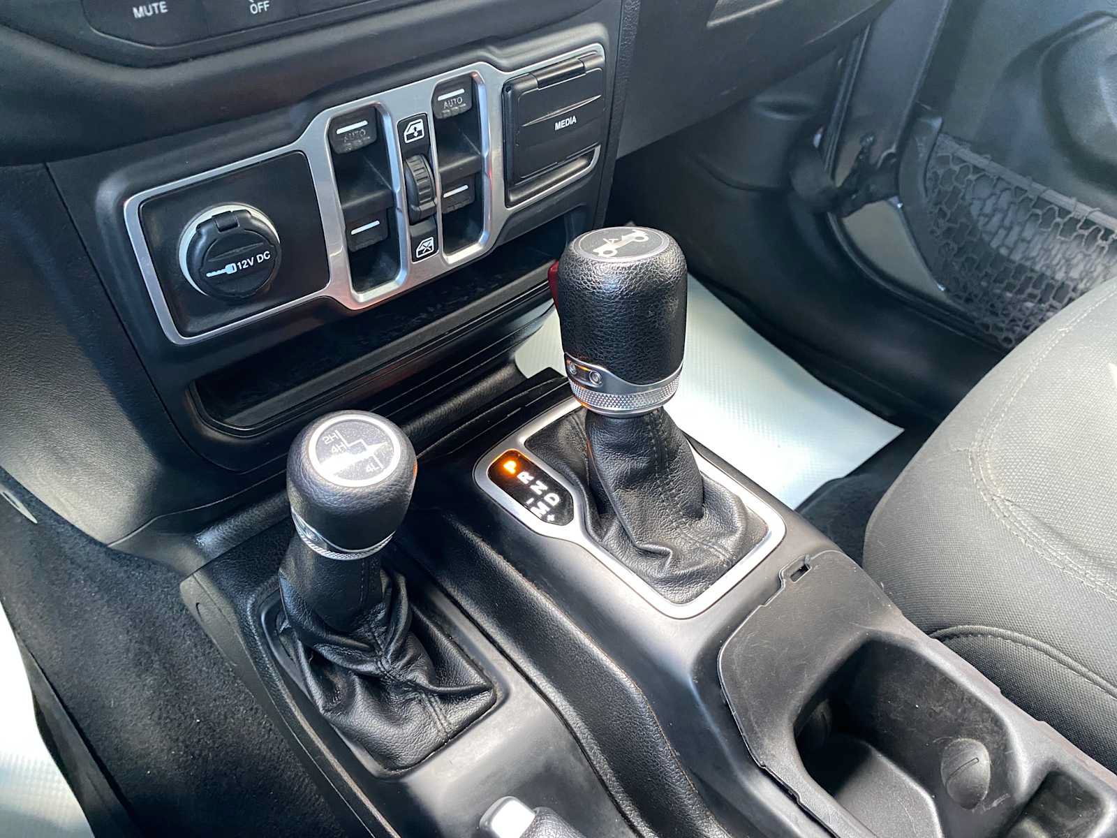 Used 2018 Jeep Wrangler Unlimited Sport S AWD/4WD image 21