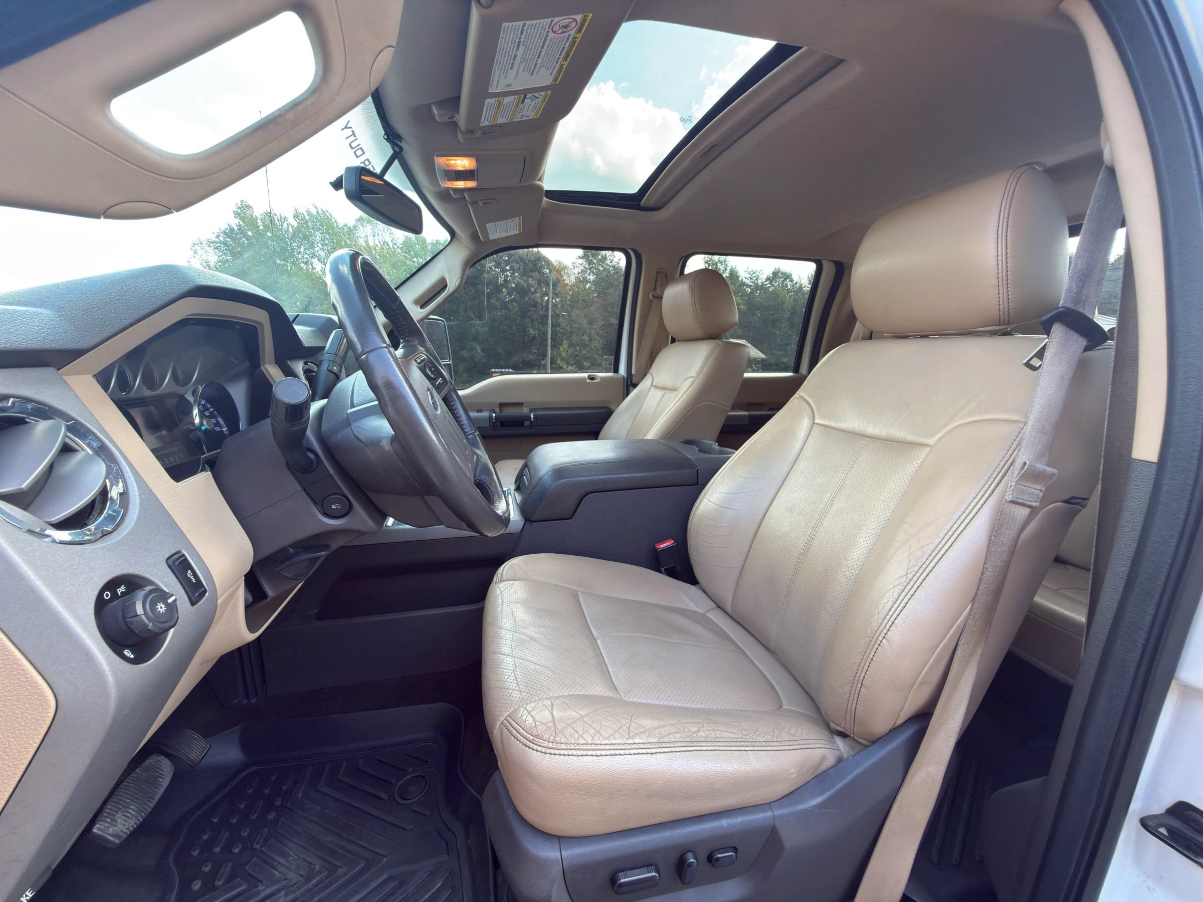 Used 2016 Ford F250 Lariat w/ Lariat Interior Package AWD/4WD image 2