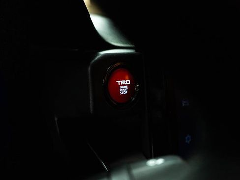 Used 2024 Toyota Tacoma TRD Sport w/ TRD Sport Upgrade Package image 18