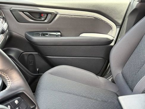 Used 2025 Subaru Forester Premium AWD/4WD image 9
