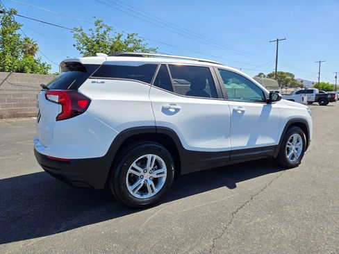 Used 2023 GMC Terrain SLE w/ Driver Convenience Package FWD image 6