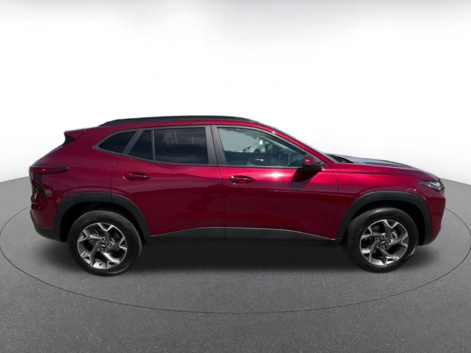 Used 2025 Chevrolet Trax LT w/ LT Convenience Package FWD image 15