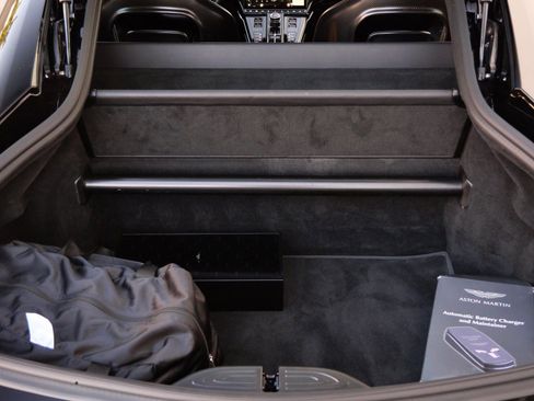 Used 2025 Aston Martin V8 Vantage Coupe image 26