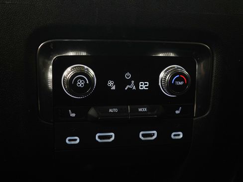Used 2023 GMC Yukon XL Denali Ultimate AWD/4WD image 18
