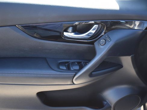 Used 2022 Nissan Rogue Sport SL AWD/4WD image 21