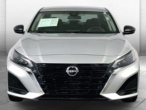 Used 2025 Nissan Altima 2.5 SV FWD image 2