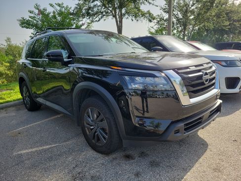 Certified 2024 Nissan Pathfinder SV FWD image 2