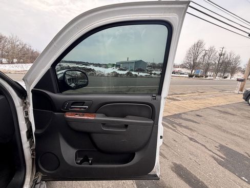 Used 2010 Chevrolet Tahoe LTZ image 23
