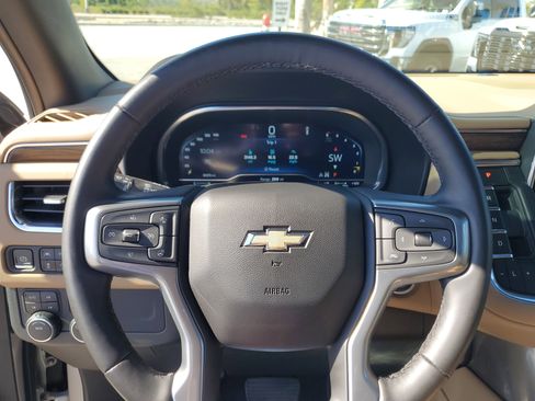 Used 2024 Chevrolet Suburban Premier image 27