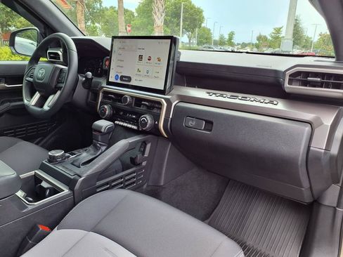 Used 2025 Toyota Tacoma TRD Sport AWD/4WD image 12